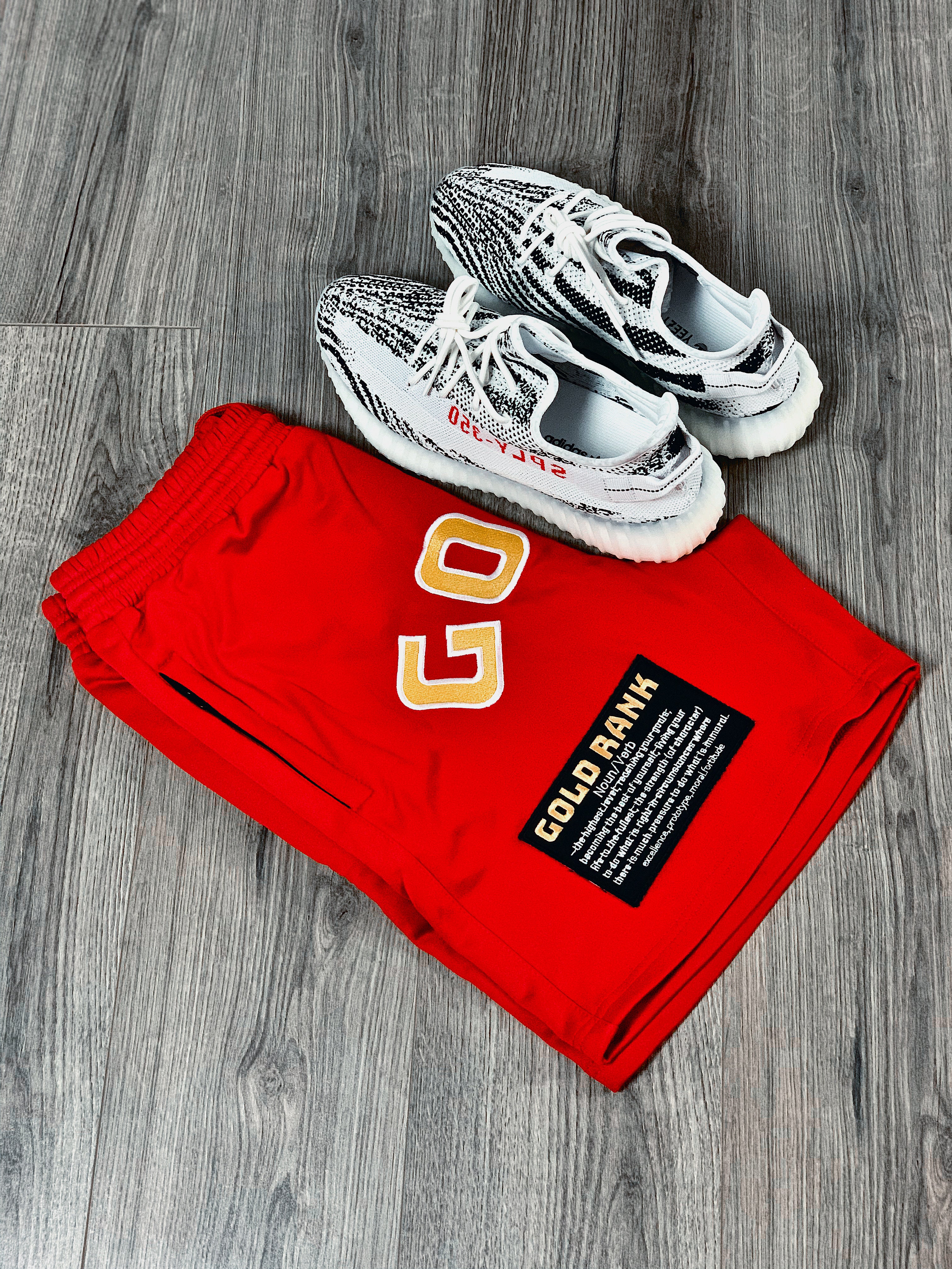 BIG GOLD - Jogger Shorts - Crimson