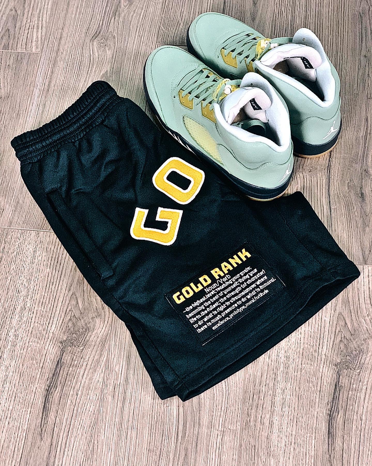 BIG GOLD - Jogger Shorts - Onyx